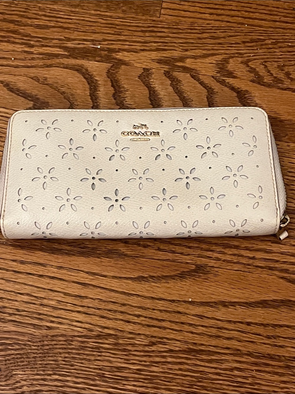 COACH Ivory Accordion Zip Wallet w/Floral Cutouts F53868 with COA